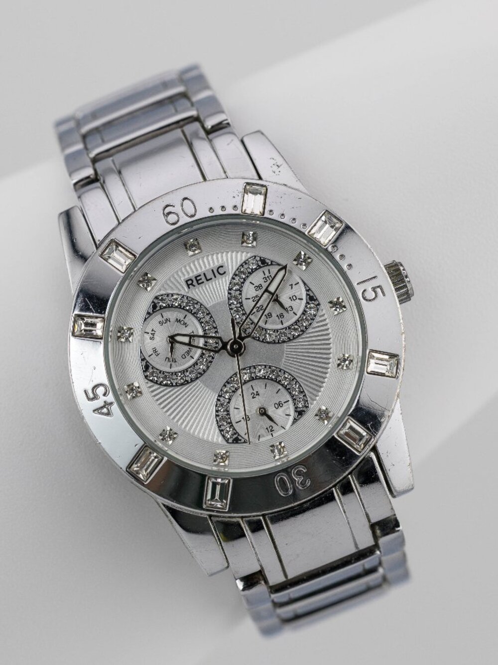 Relic ZR15522 Day-Date Quartz Analog Women's Watch New Battery